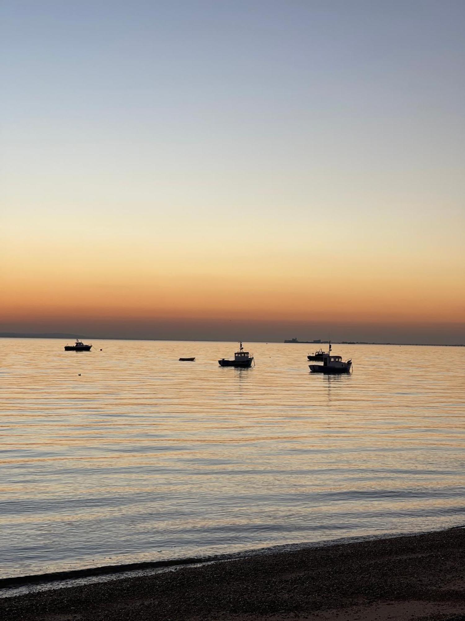 Artsy Minimalist * Southend-on-Sea