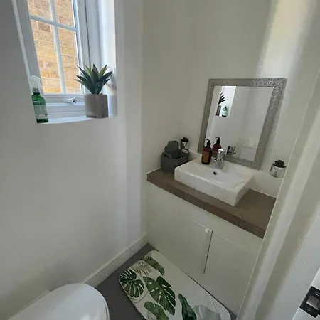 Artsy Minimalist Suite Southend-on-Sea Exterior photo